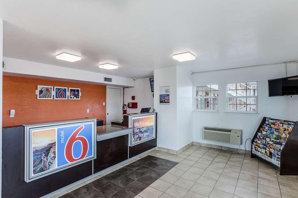 Motel 6 Fort Worth - Northside Dalaman gambar